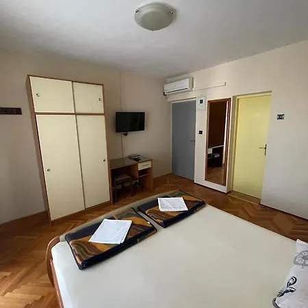 And Lanca Guest house Banjol