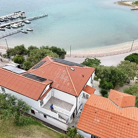Πανσιόν And Lanca Banjol