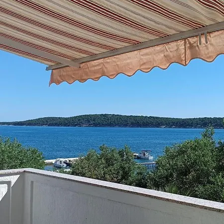 Πανσιόν And Lanca 3*