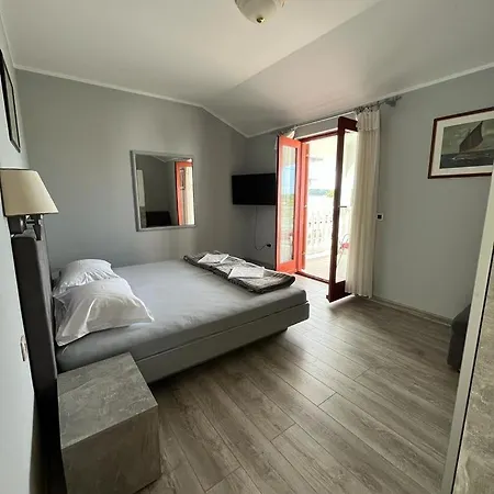 And Lanca Guest house Banjol