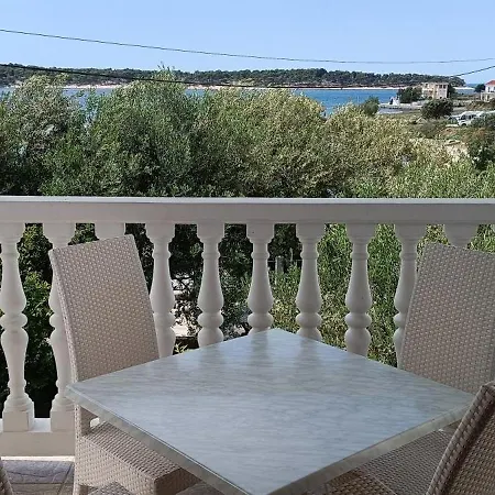 And Lanca Πανσιόν Banjol