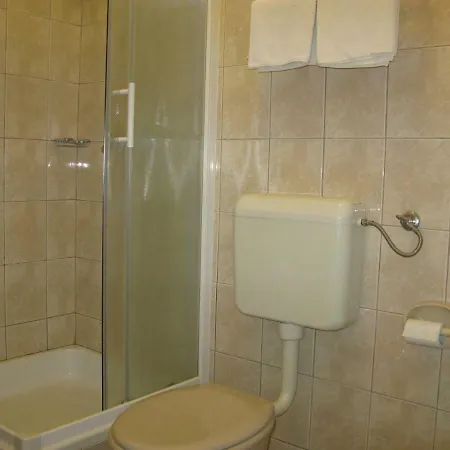 And Lanca Guest house Banjol