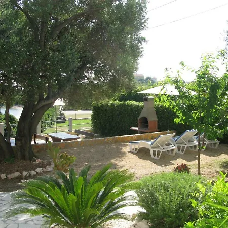 And Lanca Πανσιόν Banjol