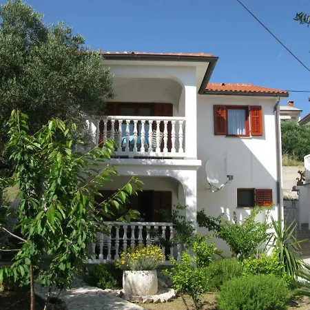 Πανσιόν And Lanca 3*