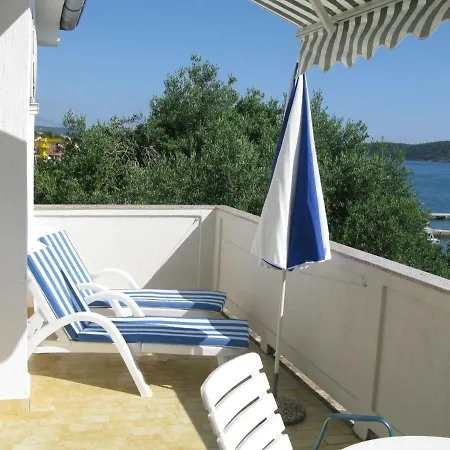 Πανσιόν And Lanca 3*